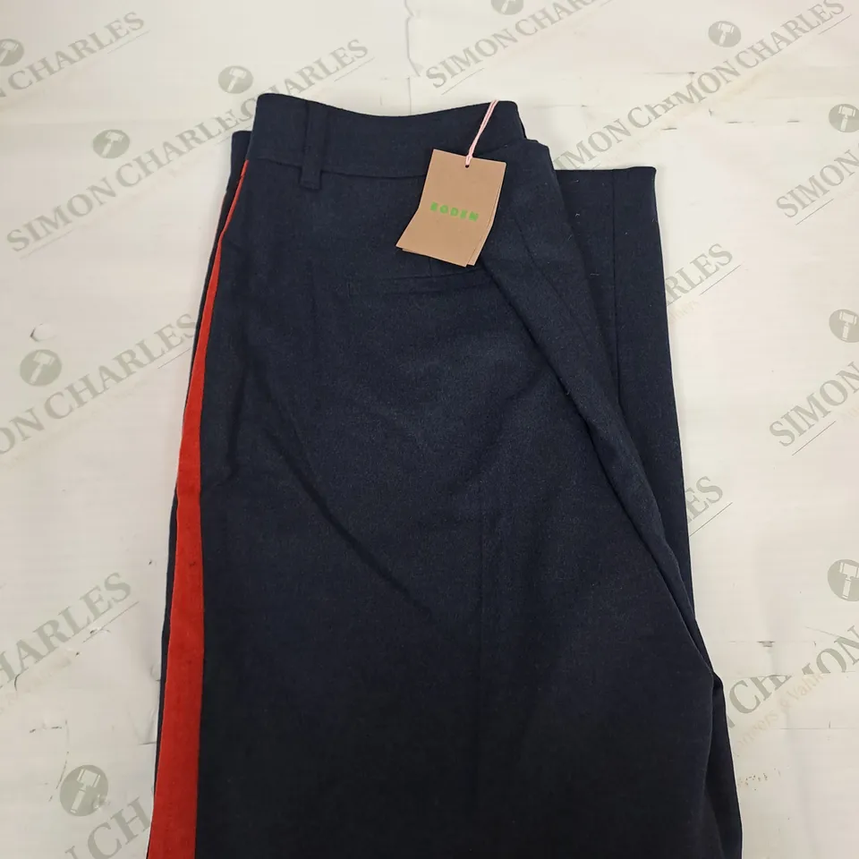 BODEN NAVY AND RED CASUAL TROUSERS SIZE 10P