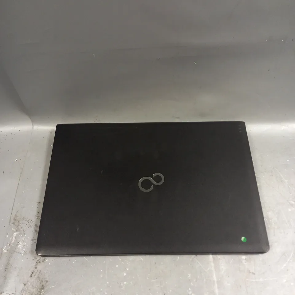 FUJITSU LIFEBOOK A555 LAPTOP IN BLACK