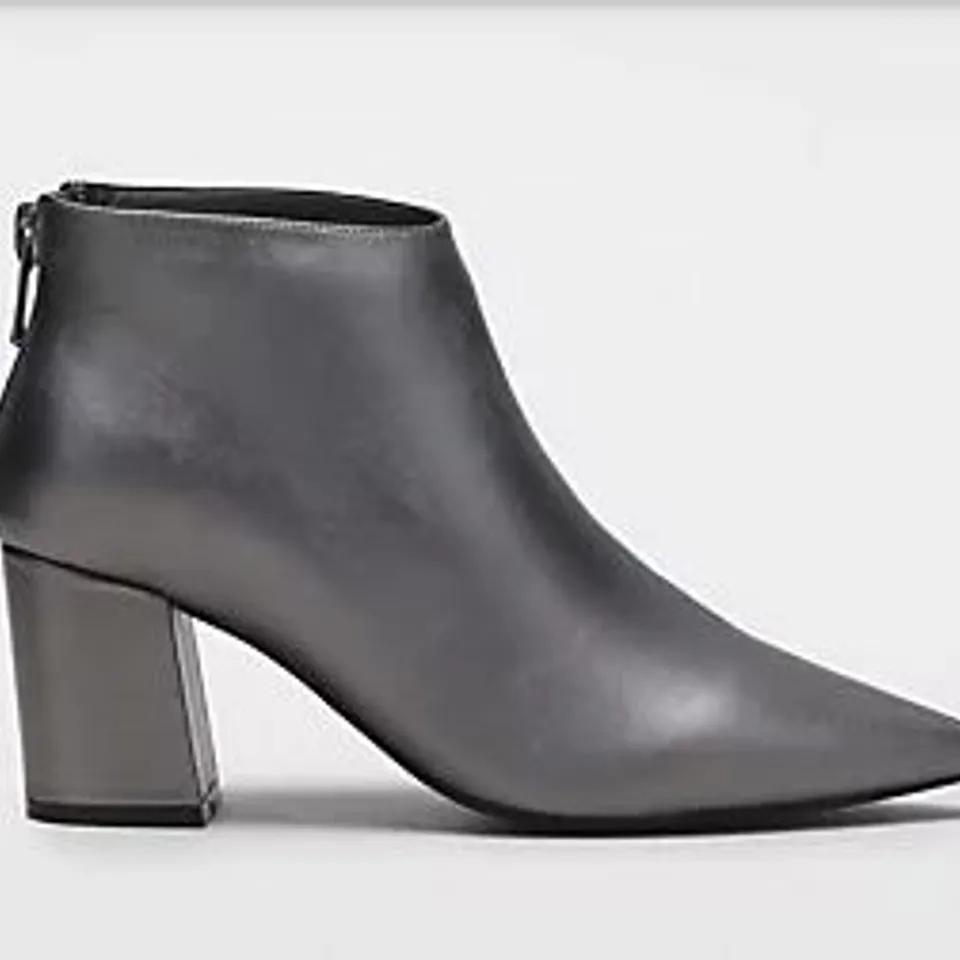 BEN DE LISI SOHO HEELED ANKLE BOOT BLACK SIZE 8