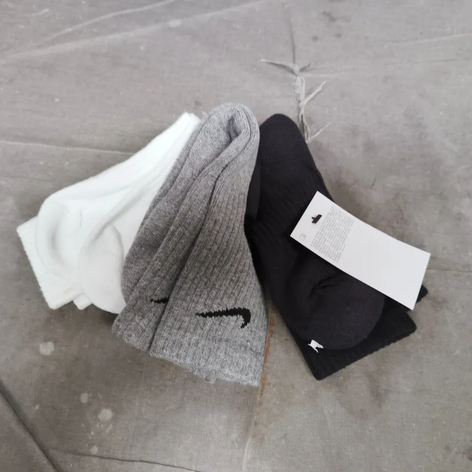 NIKE SOCKS PACK – 3 PAIRS (WHITE, GREY & BLACK)