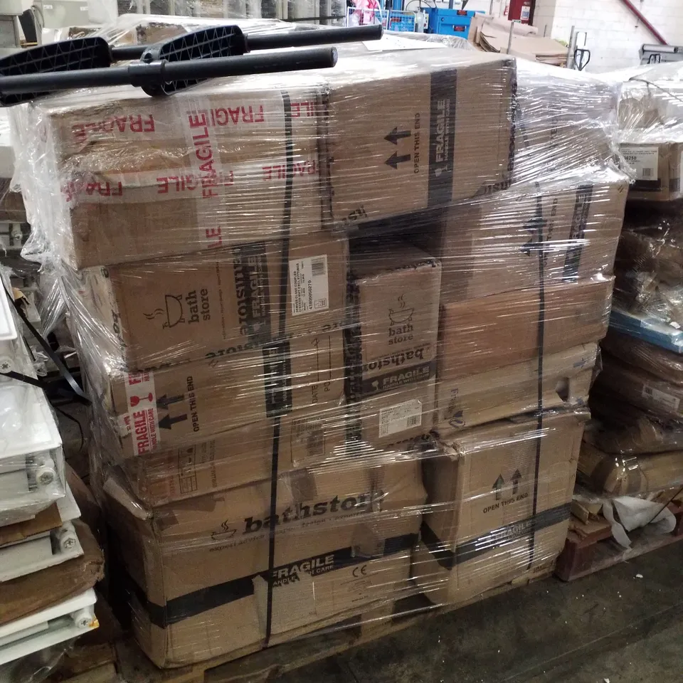 PALLET CONTAINING APPROXIMATELY 21 BATHSTORE CISTERNS & APPROXIMATELY 4 BATHSTORE TOILETS