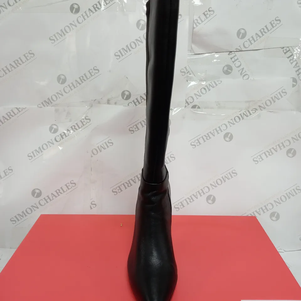 BOXED PAIR OF RUTH LANGSFORD RLLONGBOOTS BLACK LEATHER SIZE 7