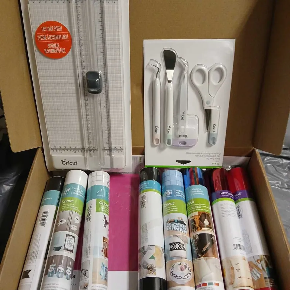 CRICUT CRAFTS KIT