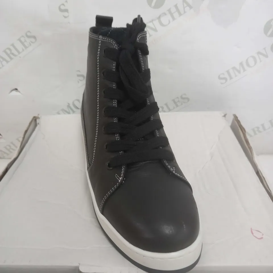 LEATHER HIGH TOP BOOTS DARK BROWN SIZE 5