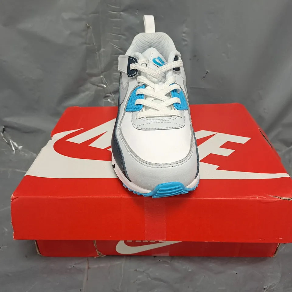 BOXED PAIR OF NIKE AIR MAX 90 EASYON SHOES IN WHITE/NAVY/BLUE SIZE UK 2.5