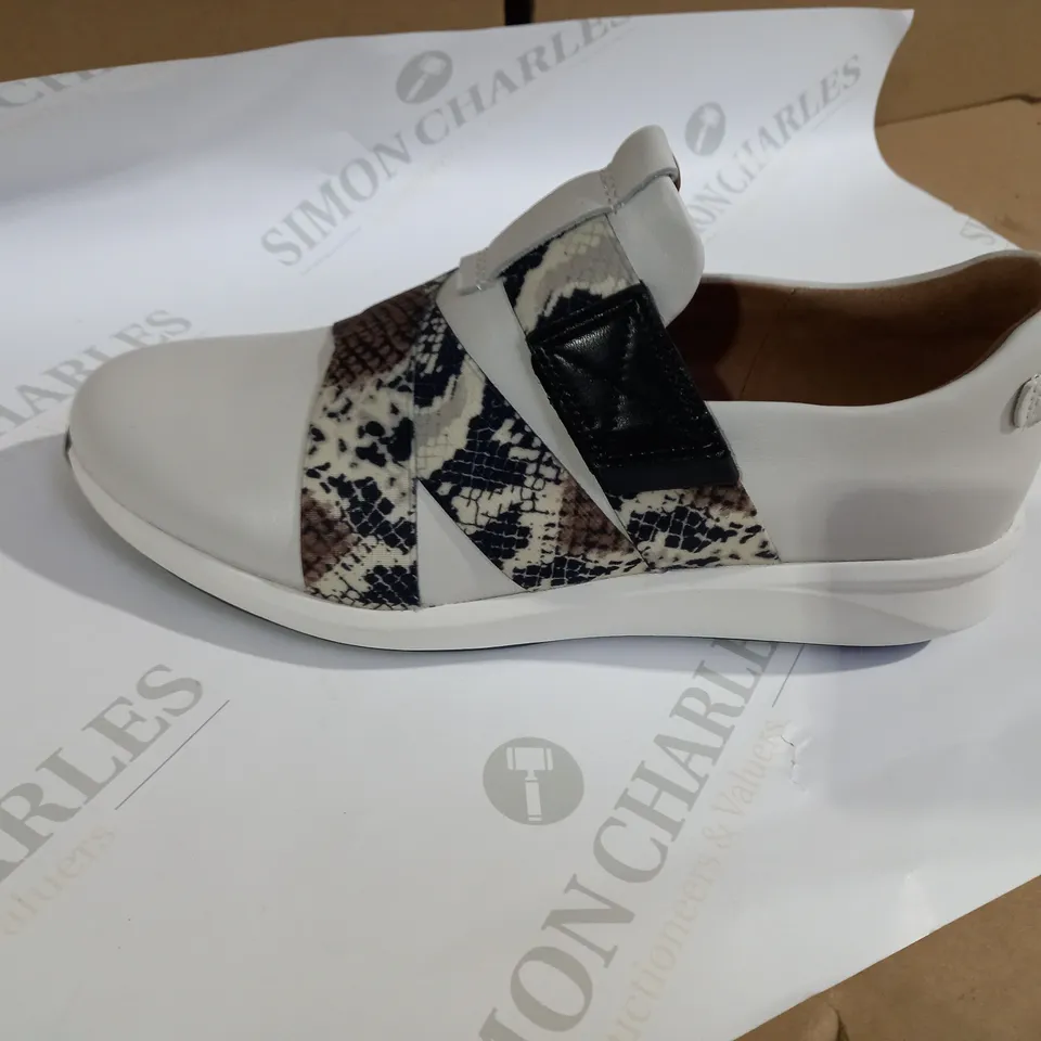 clarks leapord print sandal size 6 