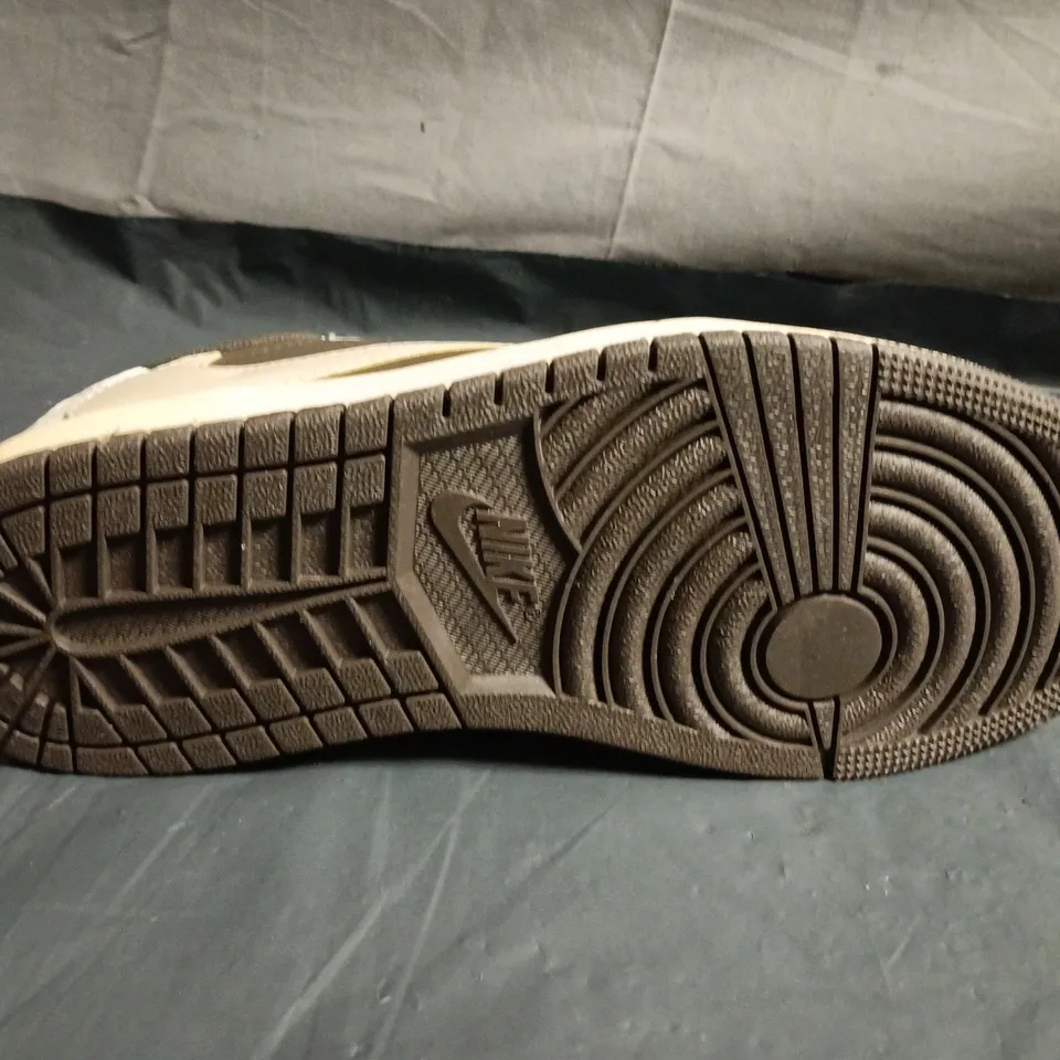 PAIR OF NIKE DUNK LOW-STYLE TRAINERS - SIZE UNSPECIFIED