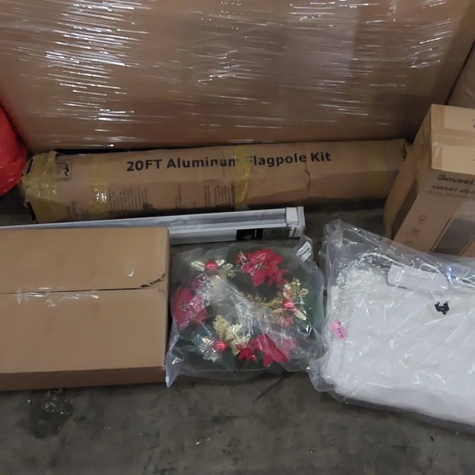 PALLET OF ASSORTED ITEMS INCLUDING: BLINDS, ALUMINIUM FLAG POLE KIT, ELECTRIC BLANKET, SMART HEATER, CHRISTMAS DECORATIONS, CAT LITTER TRAY