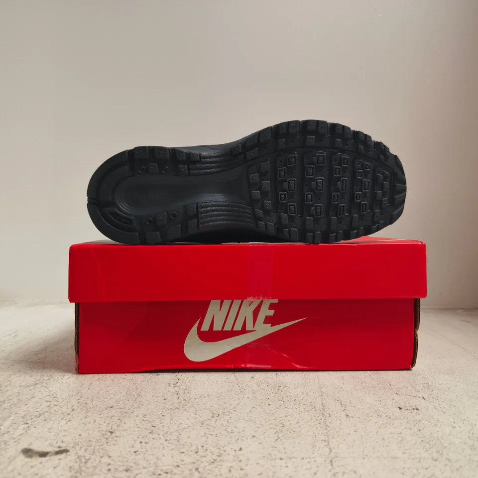 BOXED PAIR OF NIKE P-6000 FADE TRAINERS IN BLACK/ANTHRACITE SIZE UK 4