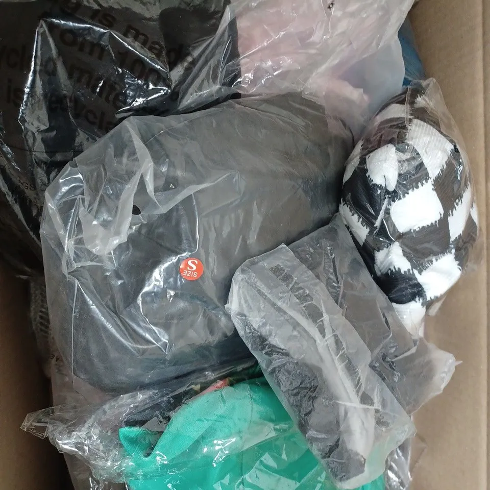 BOX TO INCLUDE 25 ASSORTED CLOTHING ITEMS TOO INCLUDE TOPS , TROUSERS AND DRESSES , ETC 