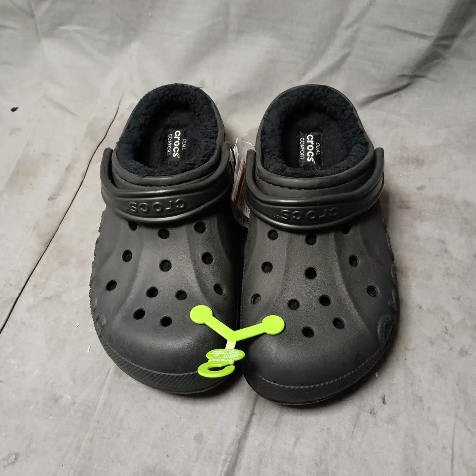 CROCS COMFORT UNISEX BLACK/GREY FLEECE-LINED CLOGS M8 W9 UNBOXED