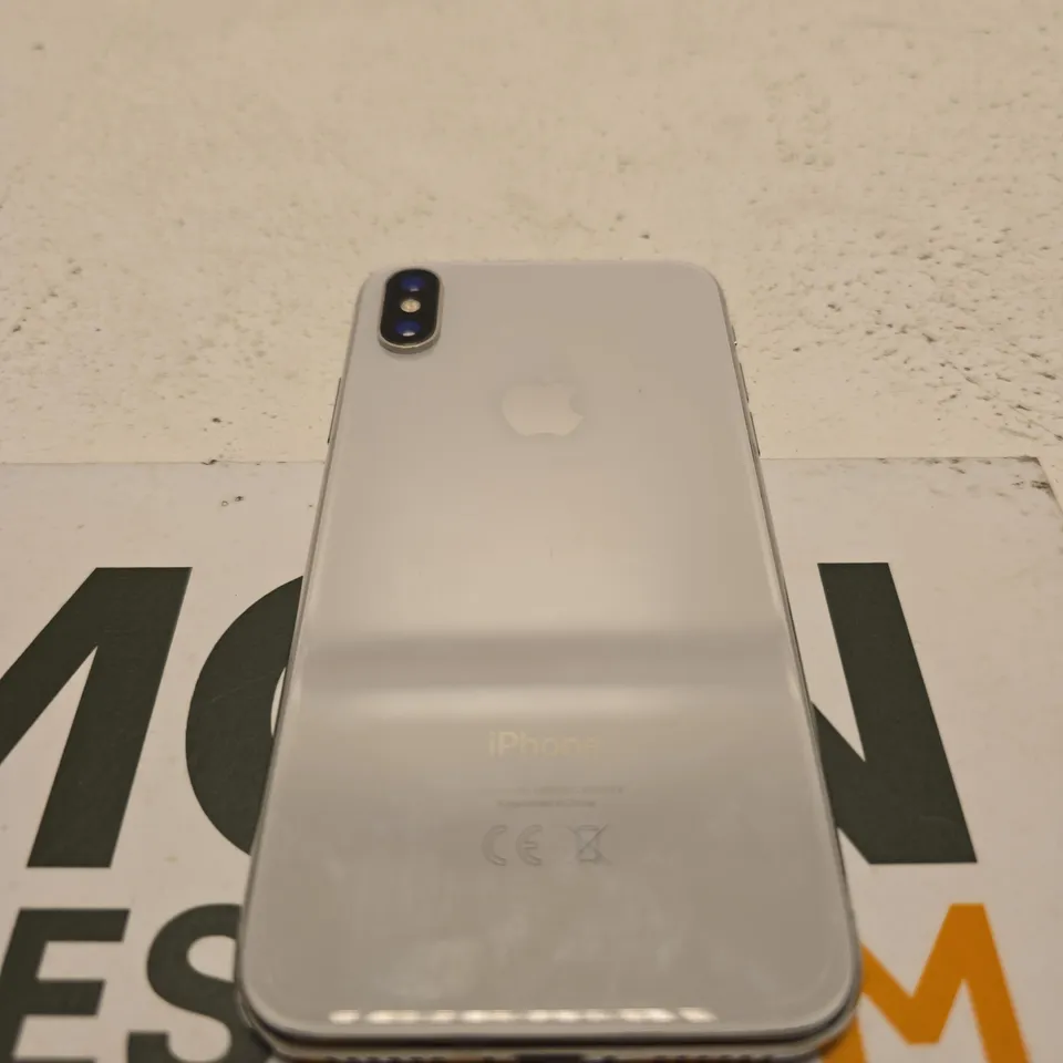 APPLE IPHONE XS (SILVER) SMARTPHONE – DUAL CAMERA