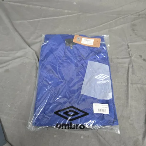 BAGGED UMBRO ACTIVE STYLE TAPED TRICOT FZ JACKET – BLUE/WHITE, SIZE L