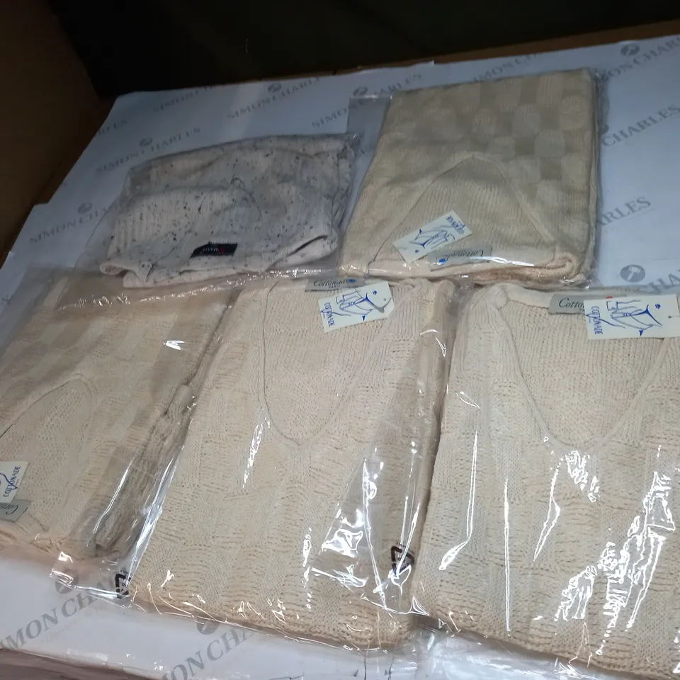 LOT OF APPROX 5 ASSORTED CLOTHING ITEMS IN VARIOUS SIZES