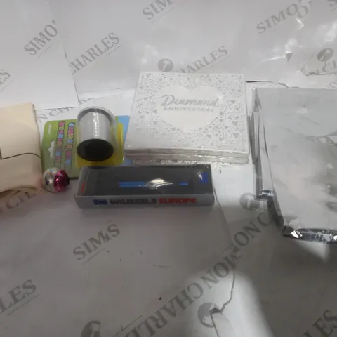 TOTE OF APPROXIMATELY 10 ASSORTED ITEMS TO INCLUDE A DAMOND ANNIVERSARY NAPKIN SET AND A BRUSSEL EUROPE PEN