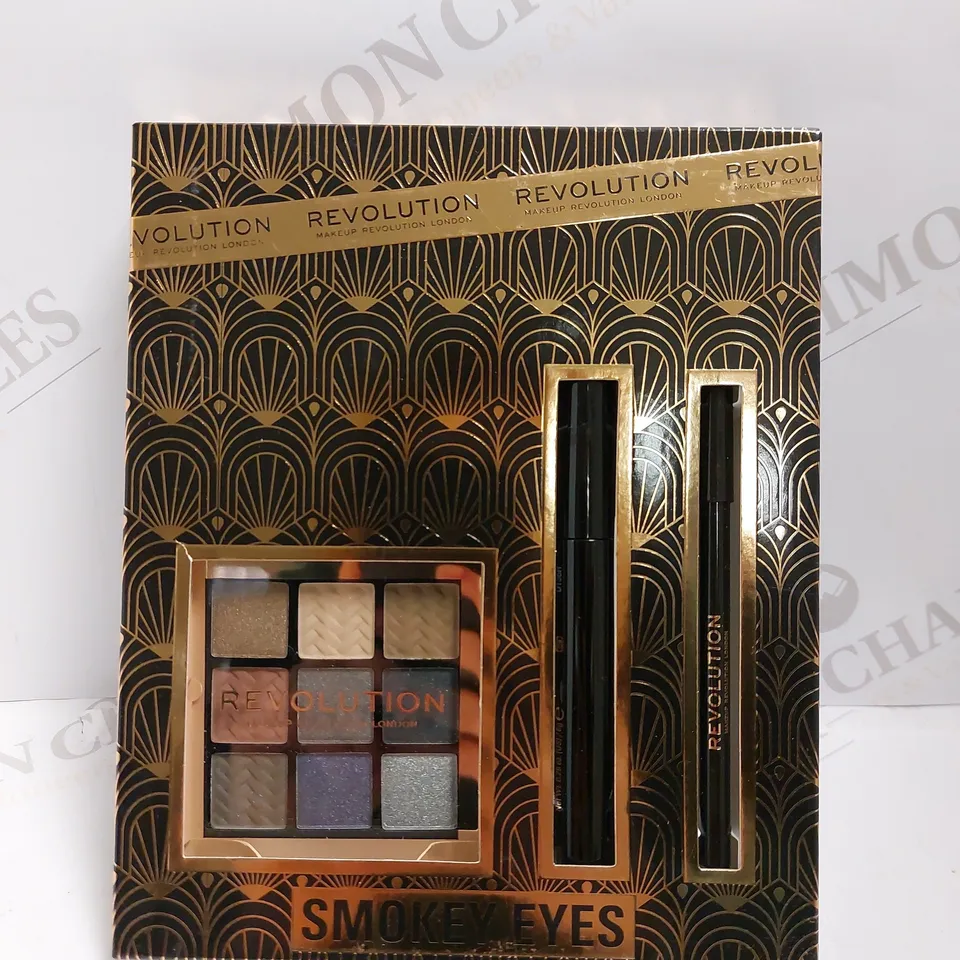 REVOLUTION SMOKEY EYES PALETTE