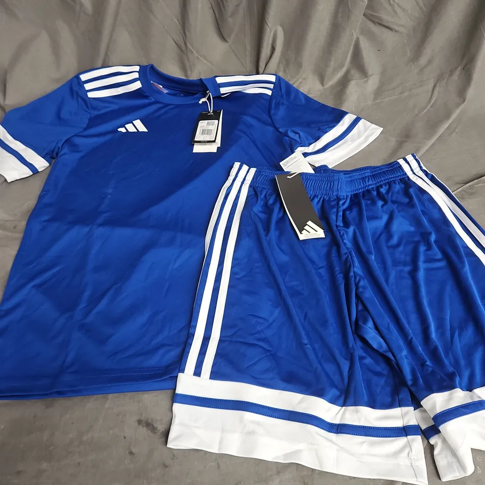 ADIDAS KIDS SPORTS SHORTS SET IN BLUE/WHITE SIZE 13/4YRS