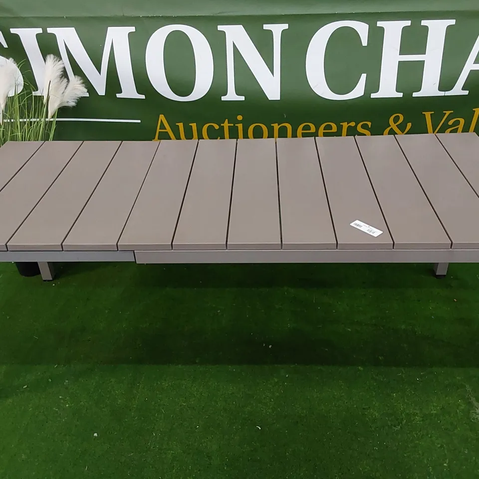 DESIGNER PLASTIC EXTENDABLE GARDEN DINING TABLE