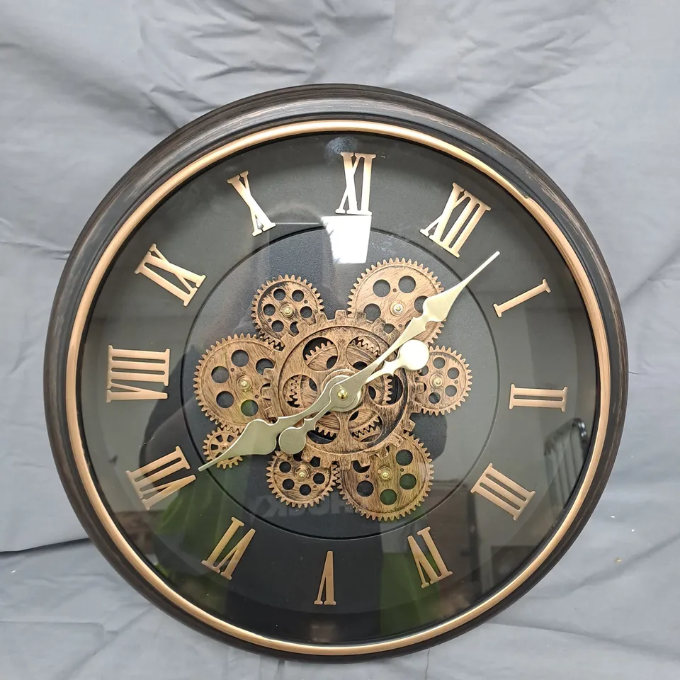 ROUND GEAR WALL CLOCK WITH ROMAN NUMERALS – BRUSHED BRASS & BLACK