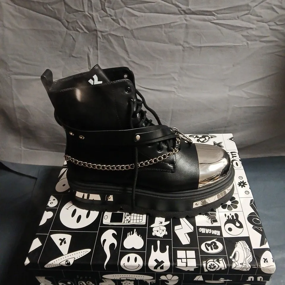KOI BORIN BLACK LEATHER COMBAT BOOTS WITH CHROME TOE CAPS AND CHAIN EMBELLISHMENT, BLACK UK 8