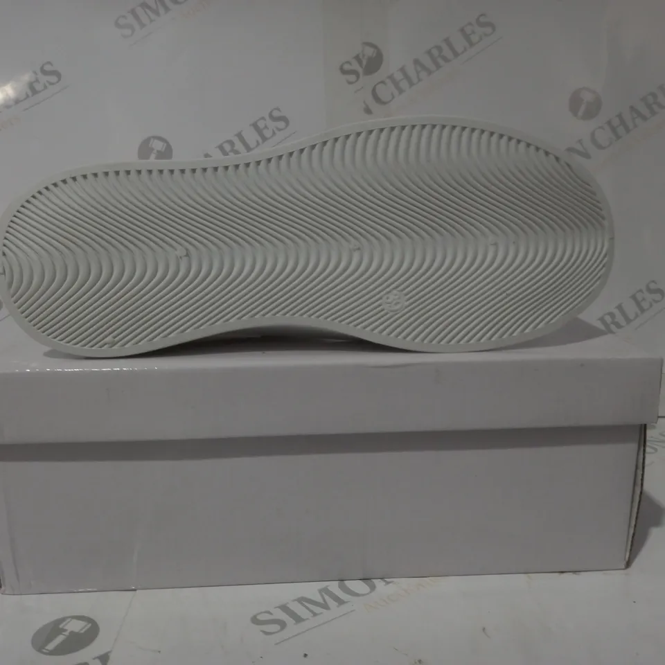 BOXED PAIR OF FASHION PLATFORM CANVAS SHOES IN OFF-WHITE EU SIZE 39