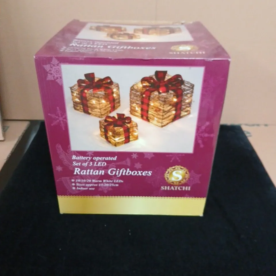 BATTERY OPERATED SET OF 3 LED RATTAN GIFT BOXES.