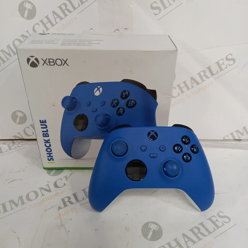 XBOX WIRELESS CONTROLLER IN SHOCK BLUE