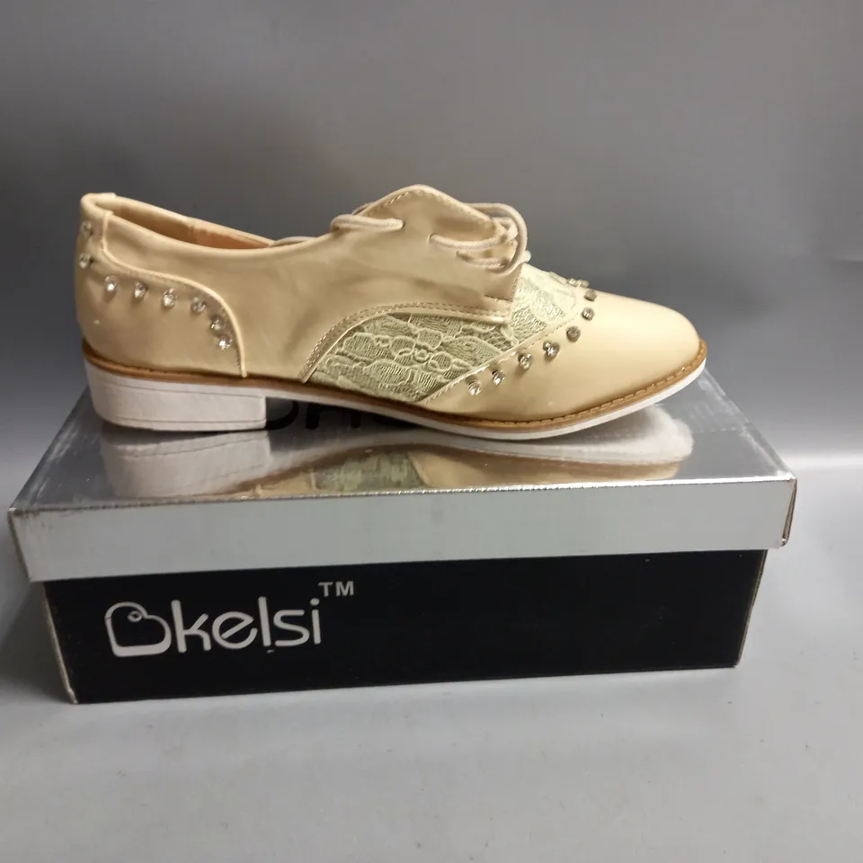 BOXED KELSI LADIES FLAT BEIGE BROGUES WITH LACE AND DIAMANTE DETAIL. SIZE 4