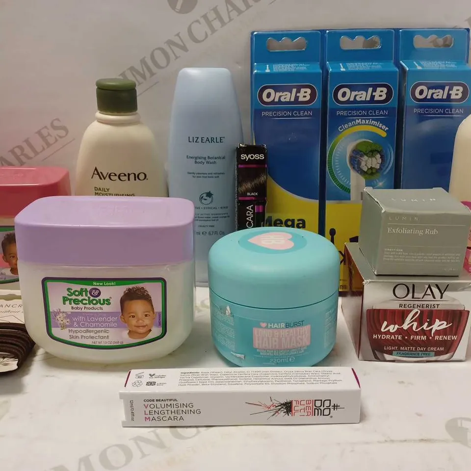 LOT OF APPROX 12 ASSORTED BEAUTY PRODUCTS TO INCLUDE AVEENO DAILY MOISTURE BODY WASH, HAIR BURST HAIR MASK, LUMIN EXFOLIATING RUB, ETC 