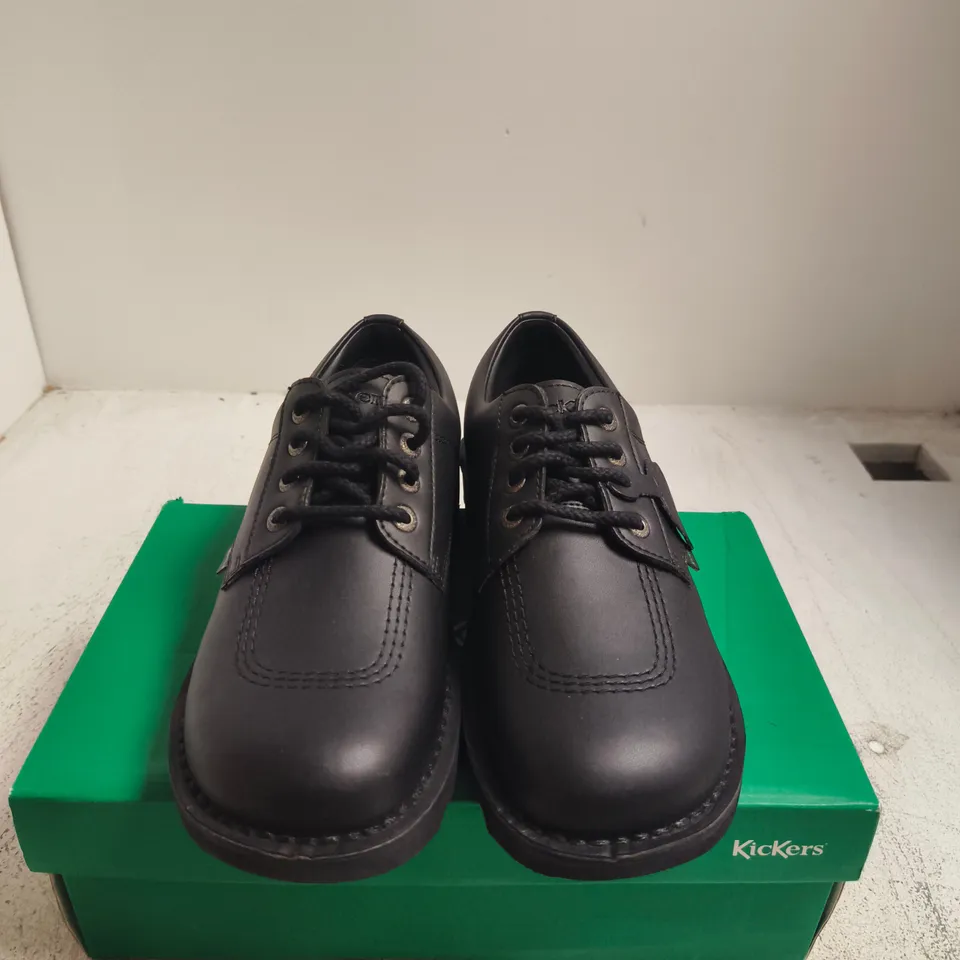BOXED PAIR OF KICKERS KICK LO VEGAN SHOES – UK 6 