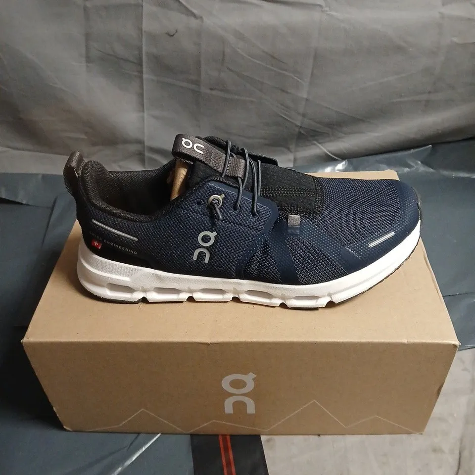 ON RUNNING CLOUD SKY NAVY KNIT TRAINERS – SIZE UK 4