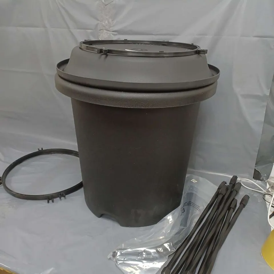 LOT OF 4 HOUSEHOLD ITEMS TO INCLUDE GARDEN PLANTER AND STORAGE BOXES