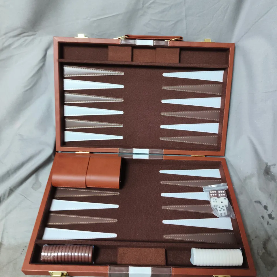 LEATHER TRAVEL GAME SET IN WOODEN CASE - BACKGAMMON
