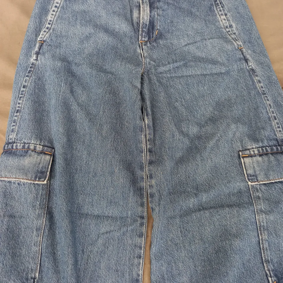 LEVI'S BAGGY CARGOS IN BLUE SIZE 24/34