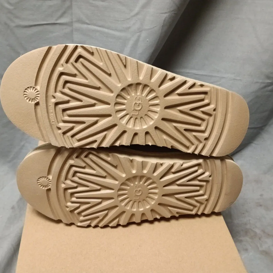 UGG WOMEN'S DAKOTA SLIPPERS – BEIGE SUEDE, SHEARLING TRIM, UK 6