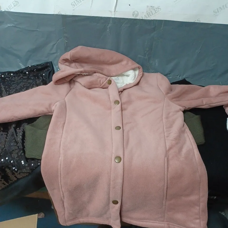 BOX OF APPROXIMATELY 6 ASSORTED PIECES OF CLOTHING IN VARIOUS STYLES, SIZES, AND BRANDS 