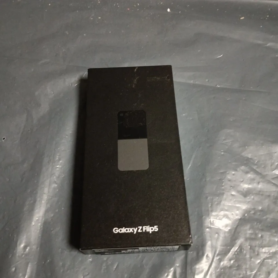 SAMSUNG GALAXY Z FLIP5 – BLACK, BOXED