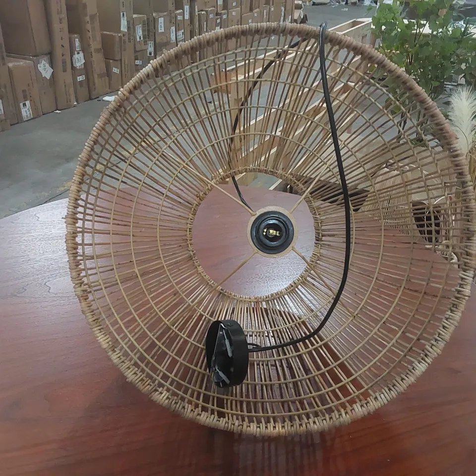 NATURAL RATTAN PENDANT LIGHT