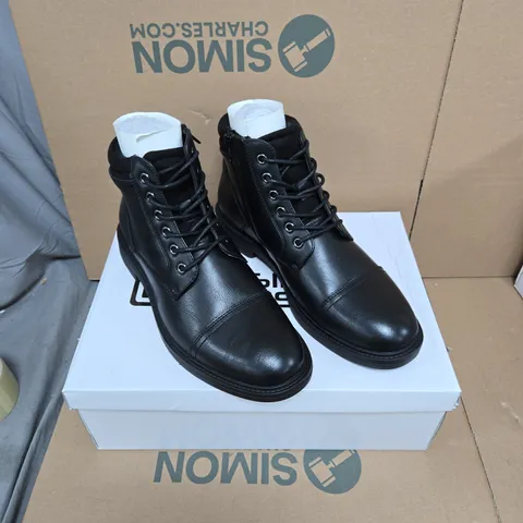 BUSINESS CLASS - BENNETT BLACK LEATHER LACE-UP BOOTS – UK 8