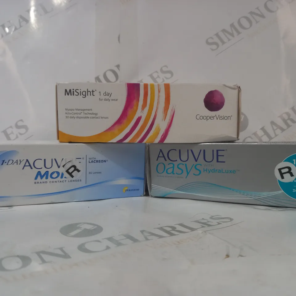 APPROXIMATELY 20 ASSORTED HOUSEHOLD ITEMS TO INCLUDE ACUVUE MOIST CONTACT LENSES, ACUVUE OASYS CONTACT LENSES, ETC