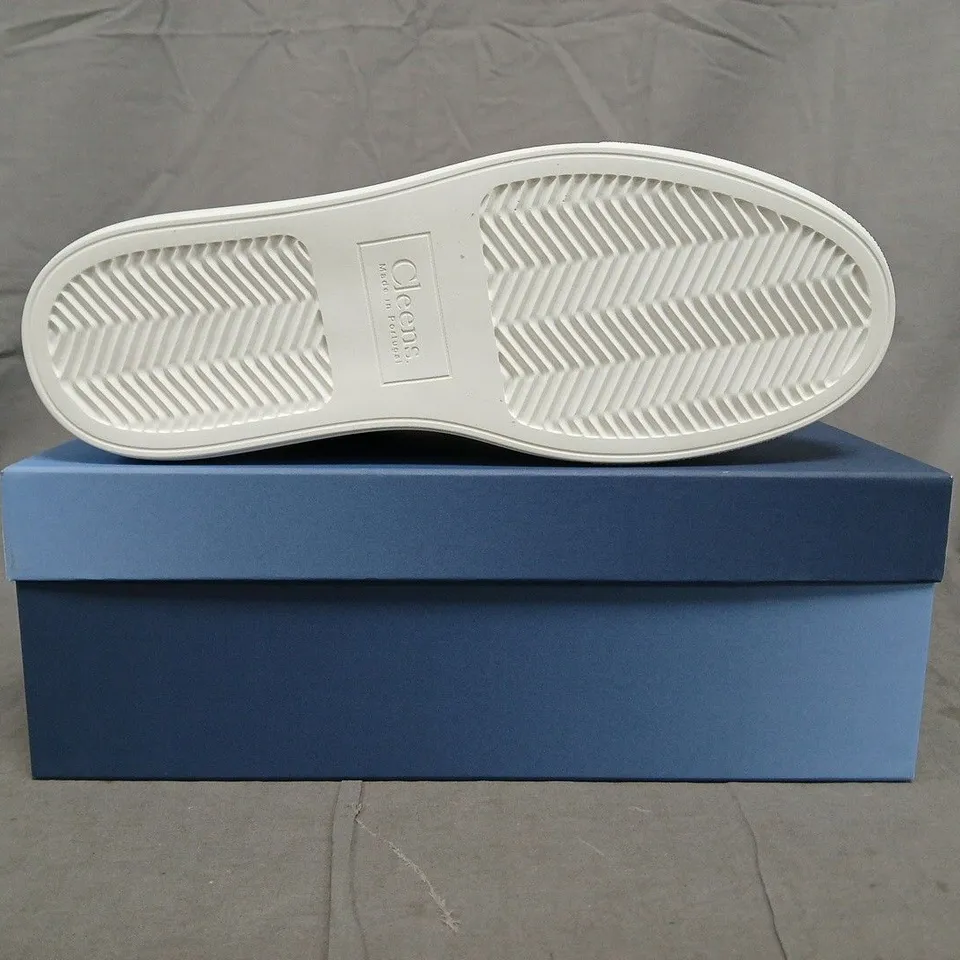 BOXED PAIR OF CLEENS LUXOR TRAINERS IN DUNE SIZE UK 11