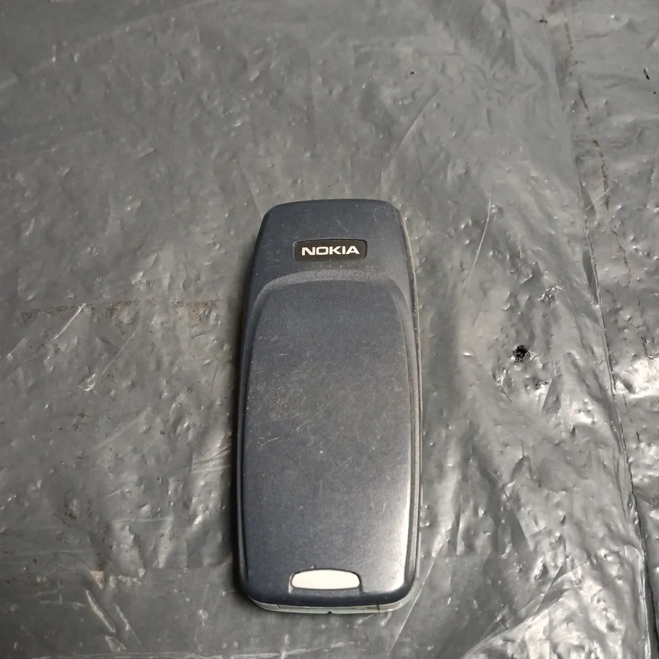 NOKIA MOBILE PHONE – CLASSIC KEYPAD, TEAL BODY 