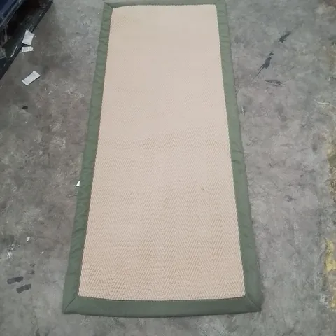 QUALITY DESIGNER AREA RUG - APPROXIMATELY 150X60CM