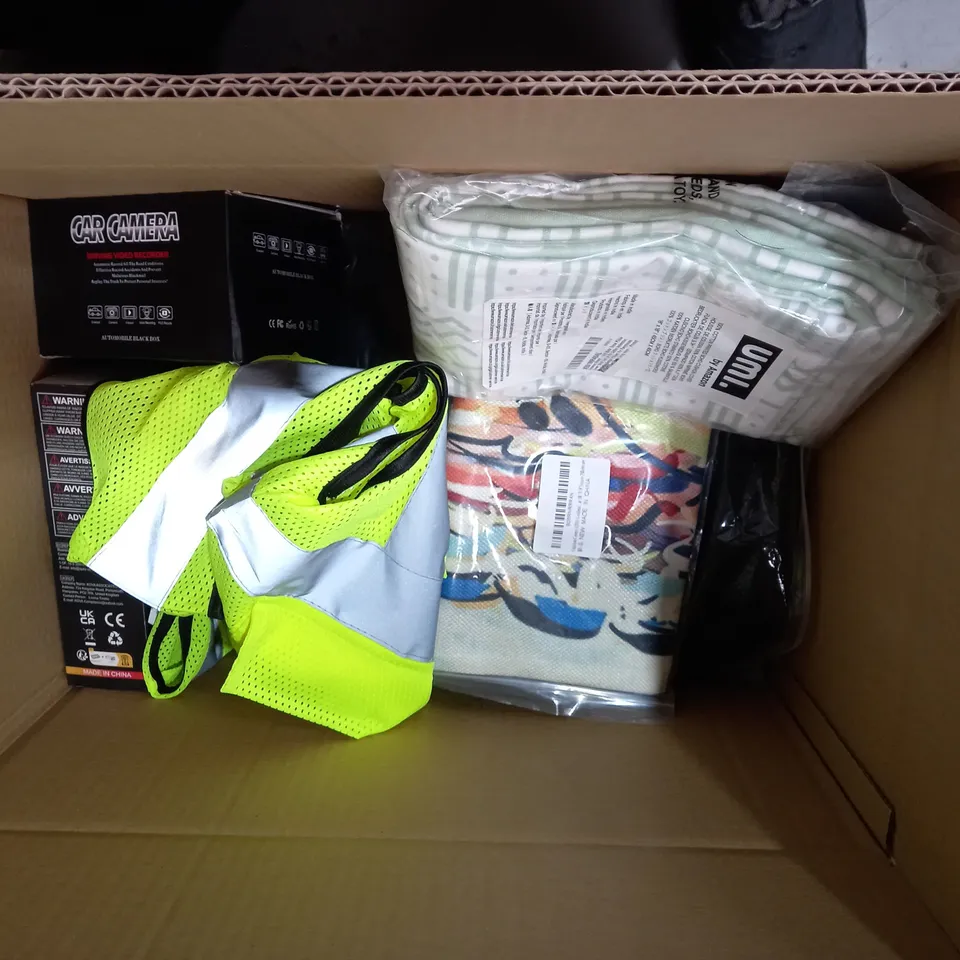 BOX OF APPROXIMATELY 10 ITEMS INCLUDING SHAVER, DASH CAM, LEATHER JACKET ETC