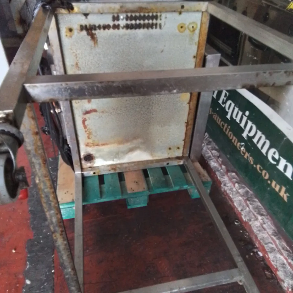 BKI COMMERCIAL SINGLE ROTISSERIE OVEN