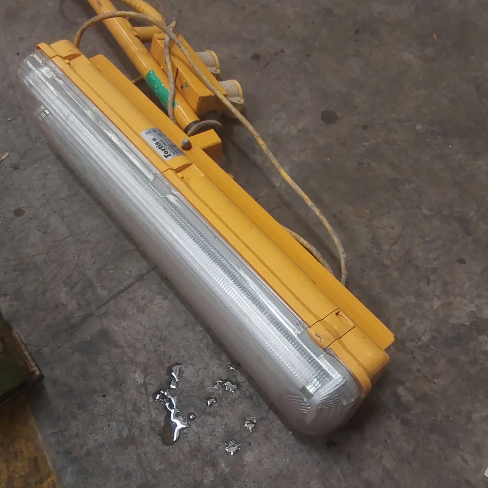 FORTIS PORTABLE LIGHT WITH STAND