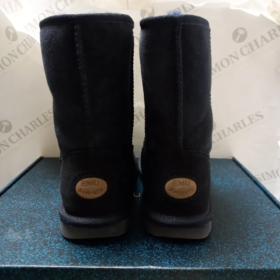 EMU AUSTRAILIA MIDNIGHT SUEDE BOOTS - SIZE 6