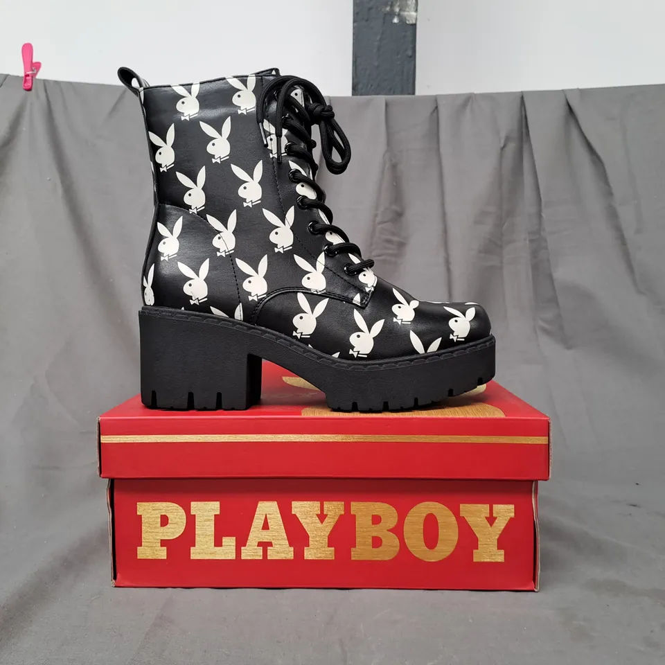 BOXED PAIR OF KOI PLAYBOY REPRISE WHITE SWITCH BOOTS UK SIZE 6