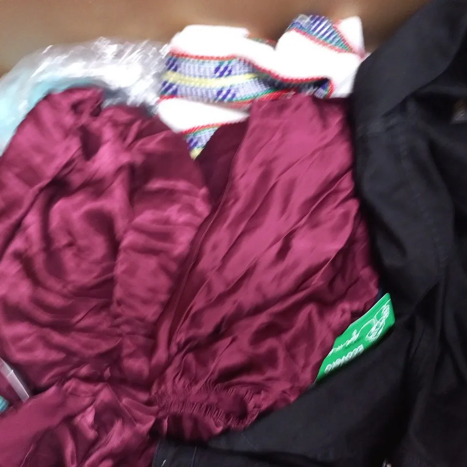 APPROXIMATELY 20 ASSORTED CLOTHING AND FASHION PRODUCTS IN VARIOUS STYLES AND SIZES - COLLECTION ONLY