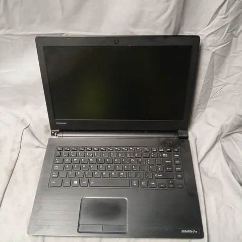 TOSHIBA SATELLITE PRO R40-C LAPTOP – BLACK, UK KEYBOARD